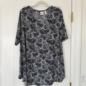 Chico’s Black and white Patterned Women's Tunic Top